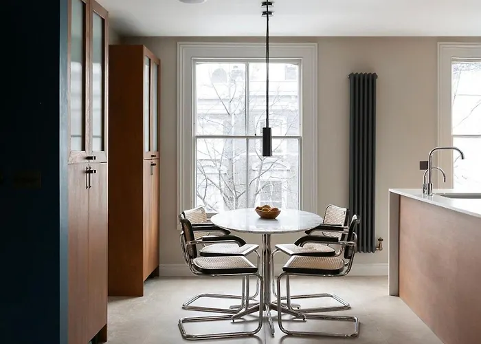 Modern Flat In Notting Hill
